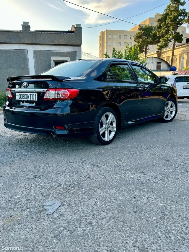 Toyota Corolla 2013 · 1.8 AT