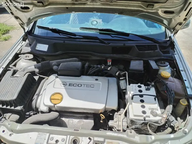 Opel Astra G 1998 · 1.6 MT