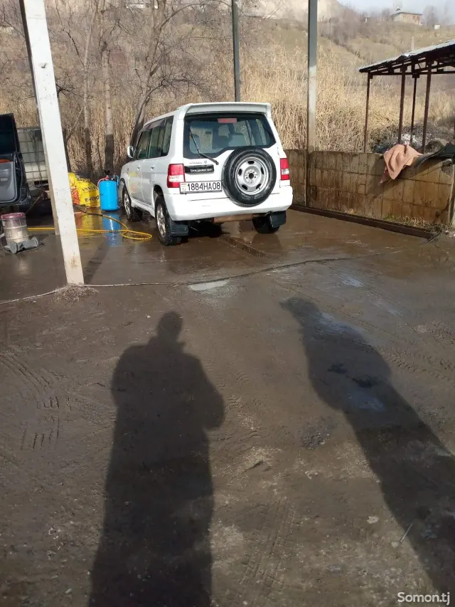 Mitsubishi Pajero iO 1999 · 1.8 AT