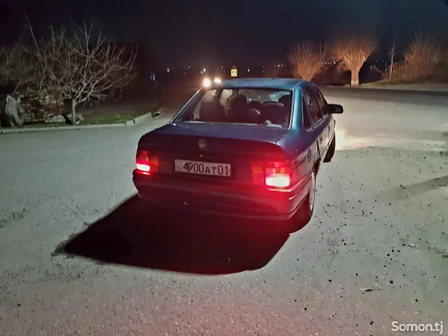 Opel Vectra A 1995 · 1.6 MT