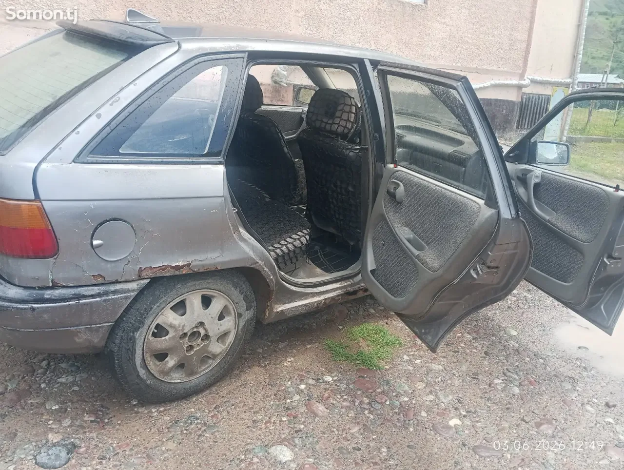 Opel Astra F 1992 · 1.6 MT