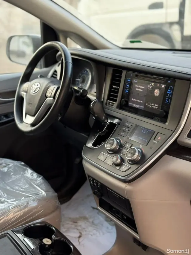 Toyota Sienna 2017 · 3.5 AT