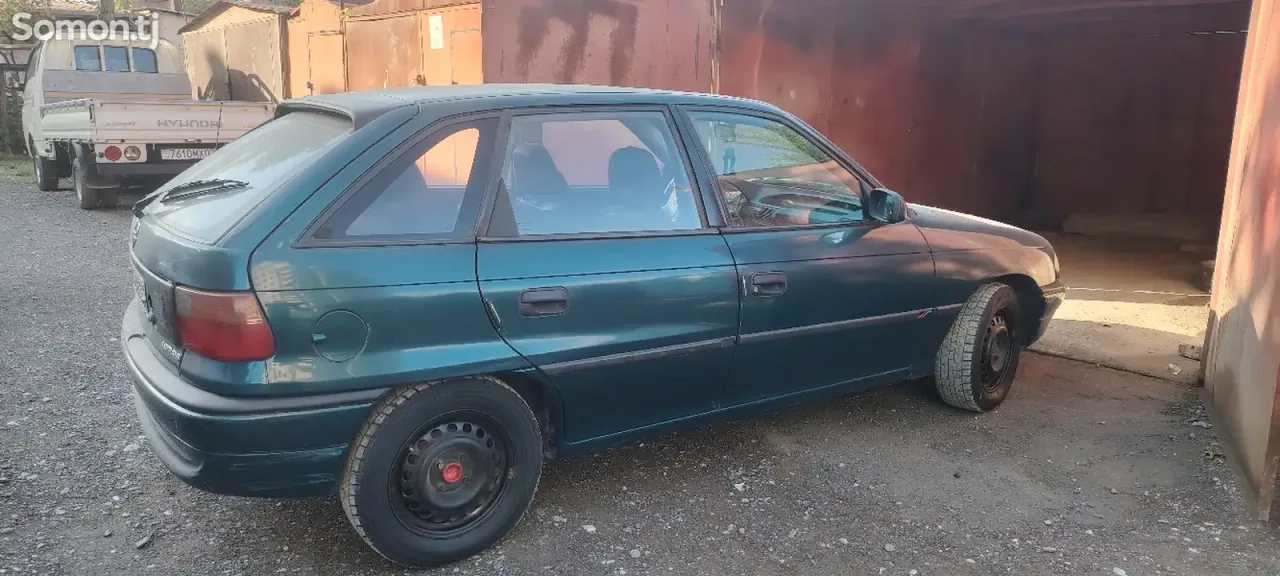 Opel Astra F 1995 · 1.6 MT