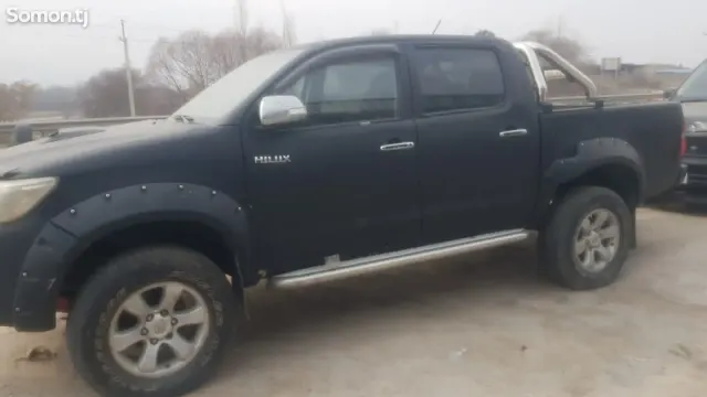 Toyota Hilux 2012 · 2.5 MT