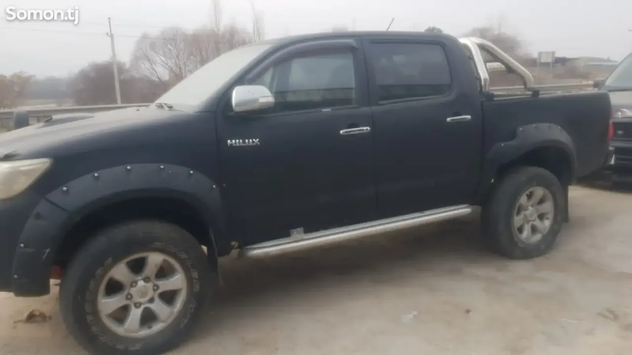 Toyota Hilux 2012 · 2.5 MT
