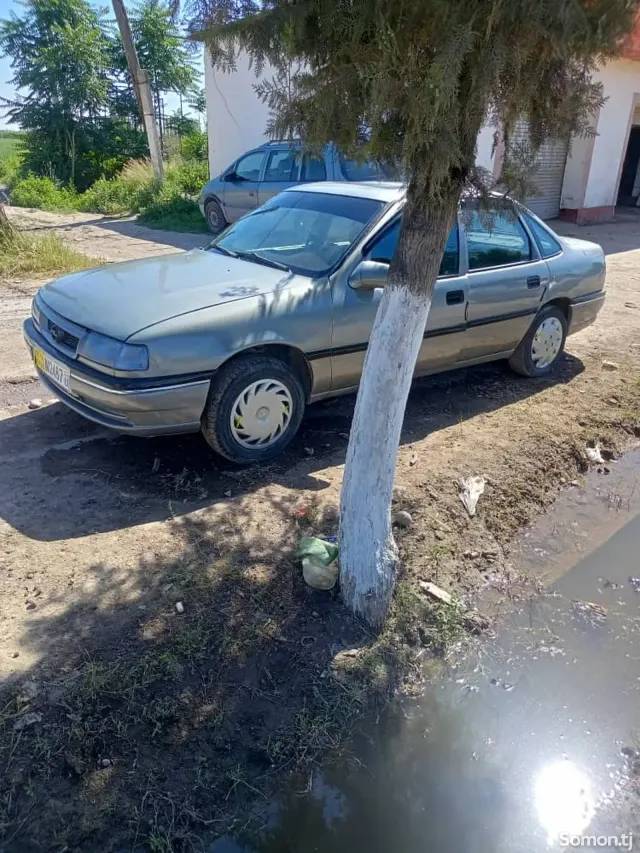 Opel Vectra A 1993 · 1.8 MT