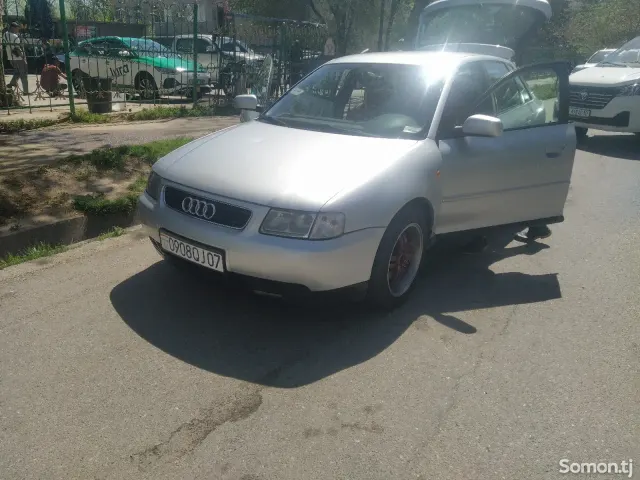 Audi A3 2000 · 1.8 AT