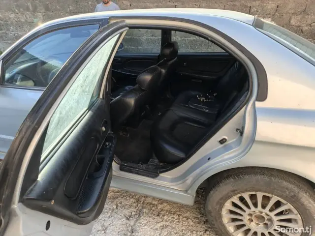 Hyundai Sonata 2004 · 2.0 MT