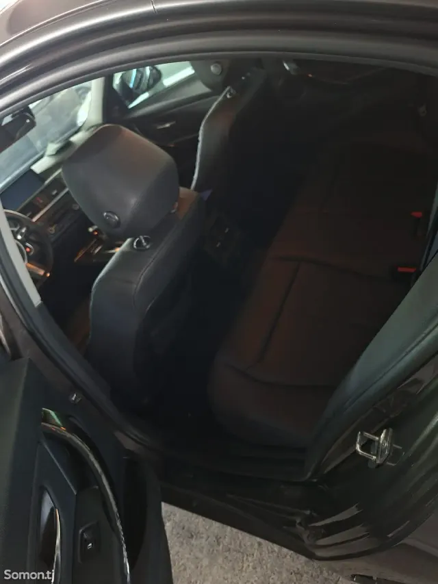 BMW 3 series 2015 · 2.0 AT