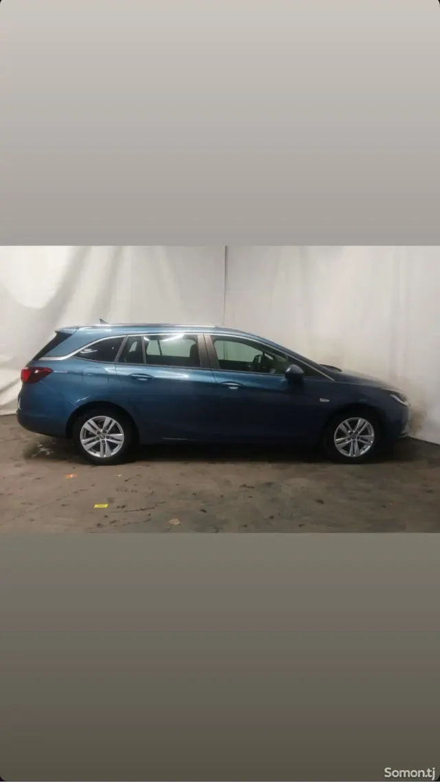 Opel Astra K 2017 · 1.0 MT