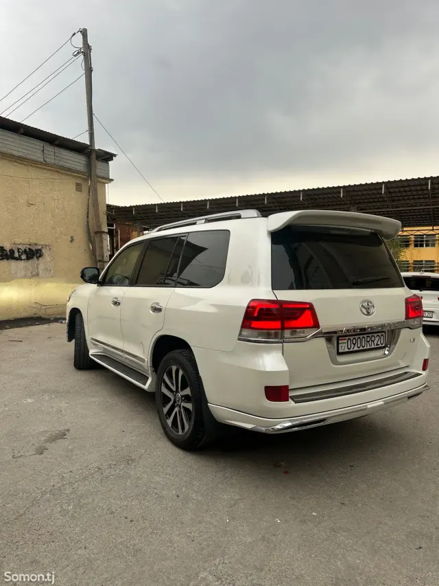 Toyota Land Cruiser 2012 · 4.6 AT
