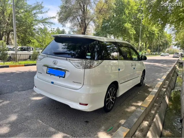Toyota Estima 2014 · 2.4 AT