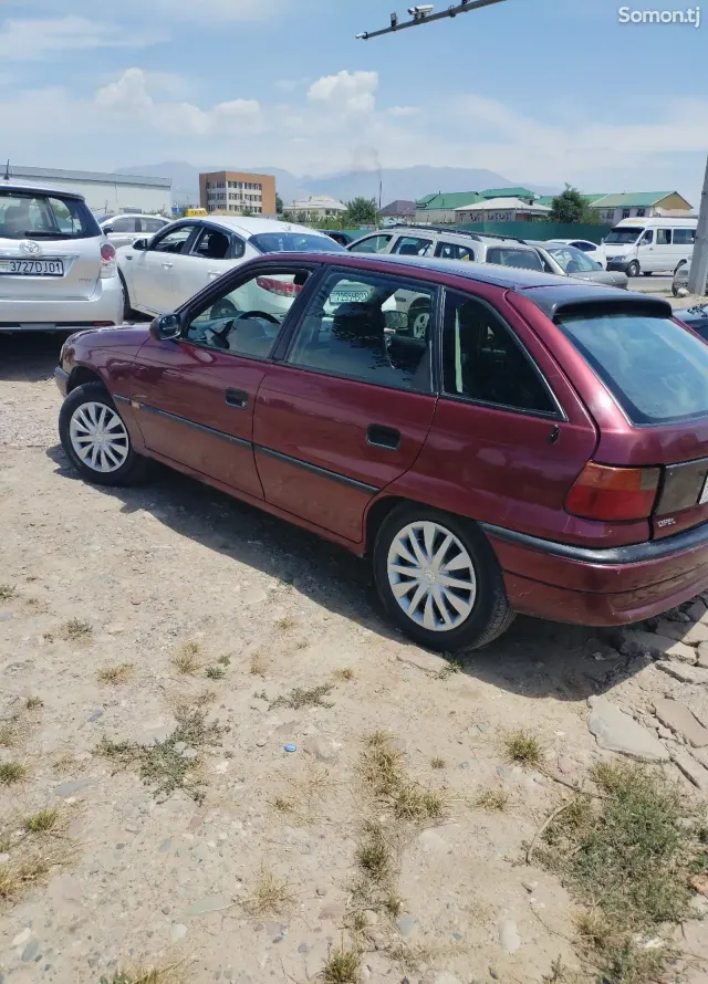 Opel Astra F 1995 · 1.6 MT