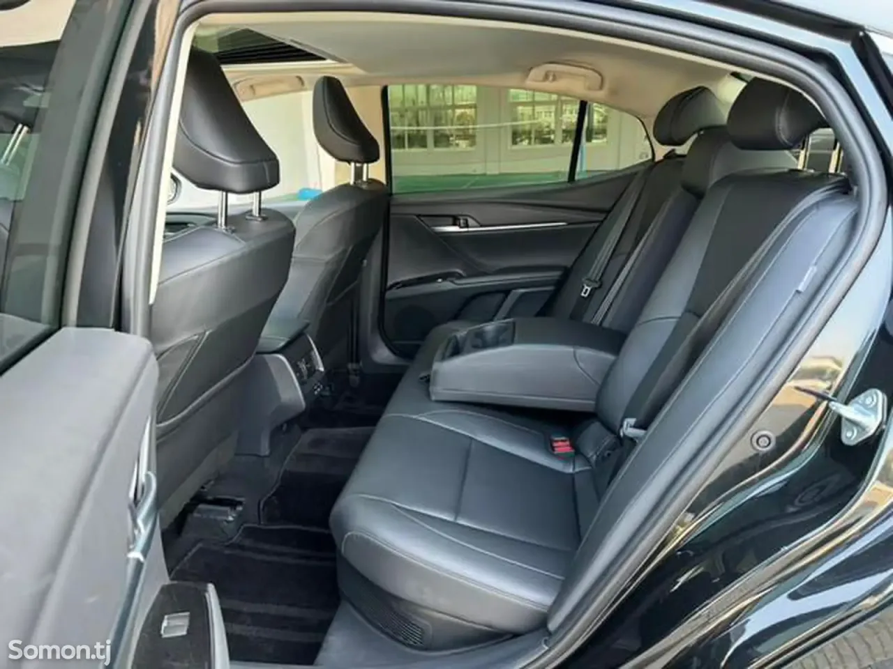 Toyota Camry 2025 · 2.0 AT