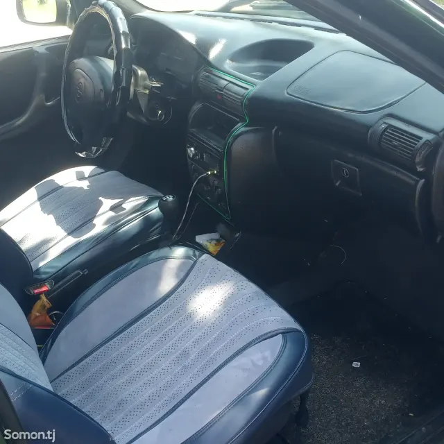 Opel Astra F 1995 · 1.6 MT