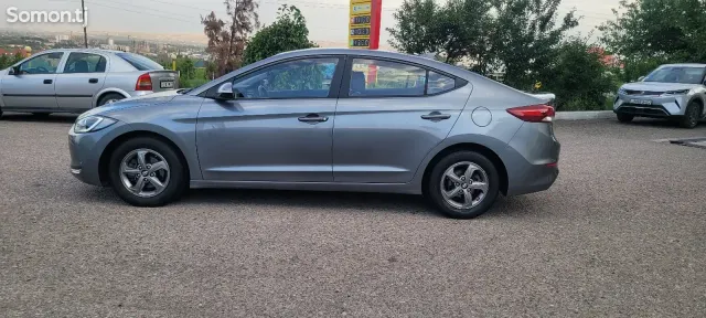 Hyundai Avante 2015 · 1.6 AT