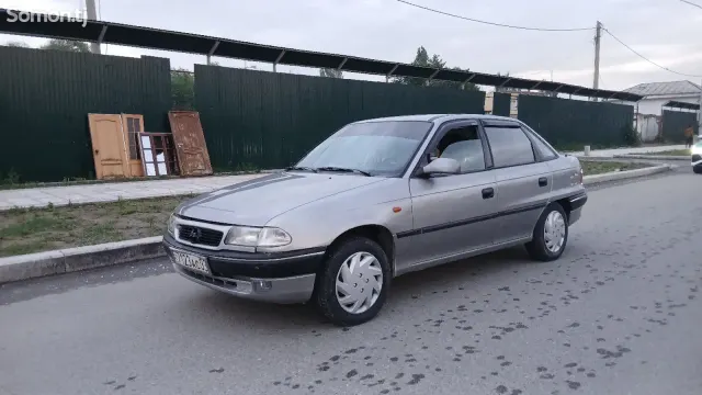 Opel Astra F 1995 · 1.6 MT
