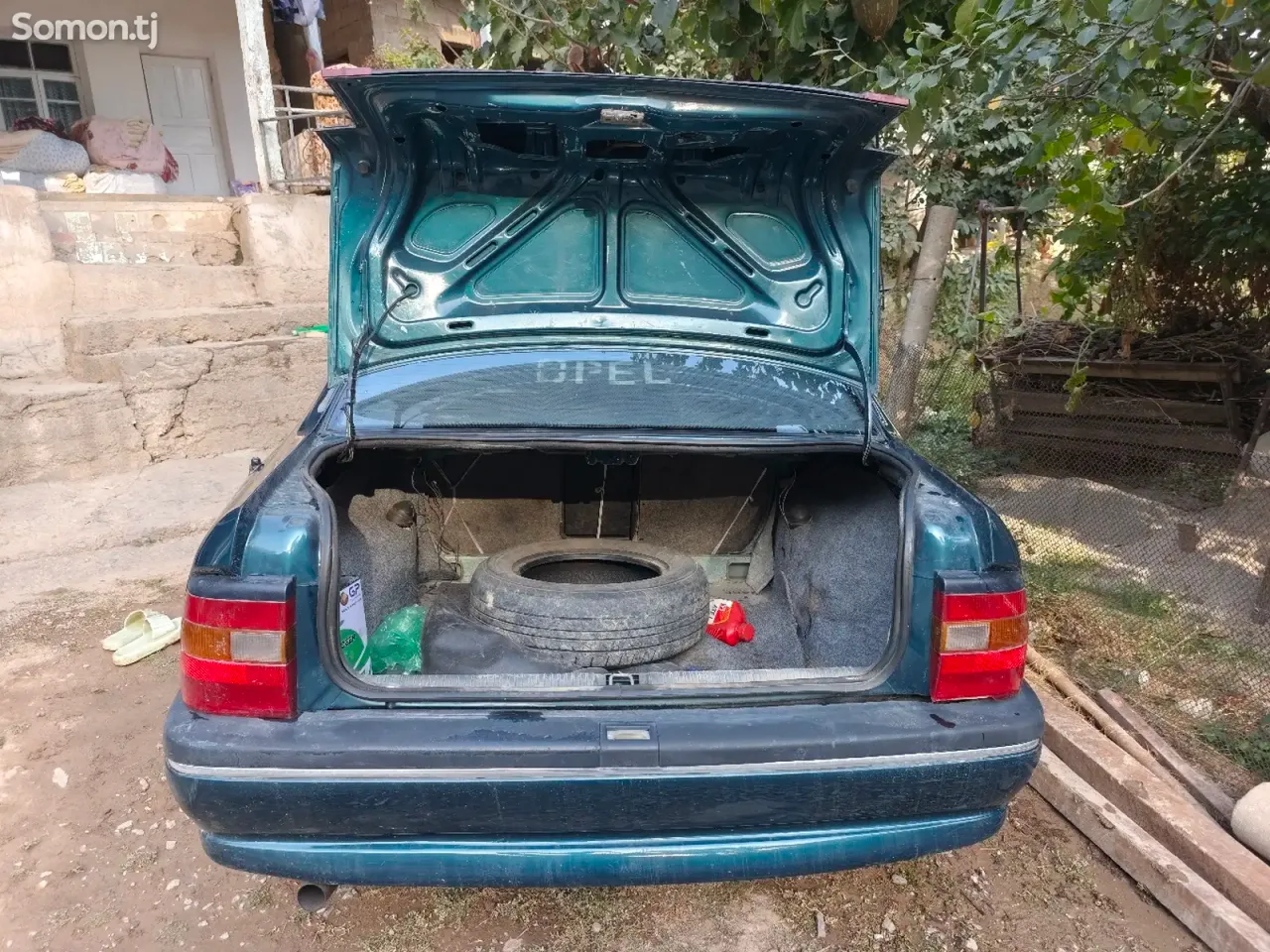 Opel Vectra A 1995 · 1.6 MT