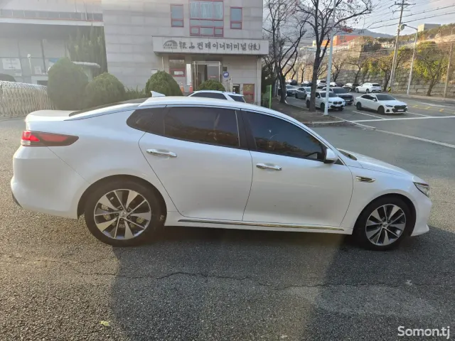 Kia K5 2018 · 2.0 AT