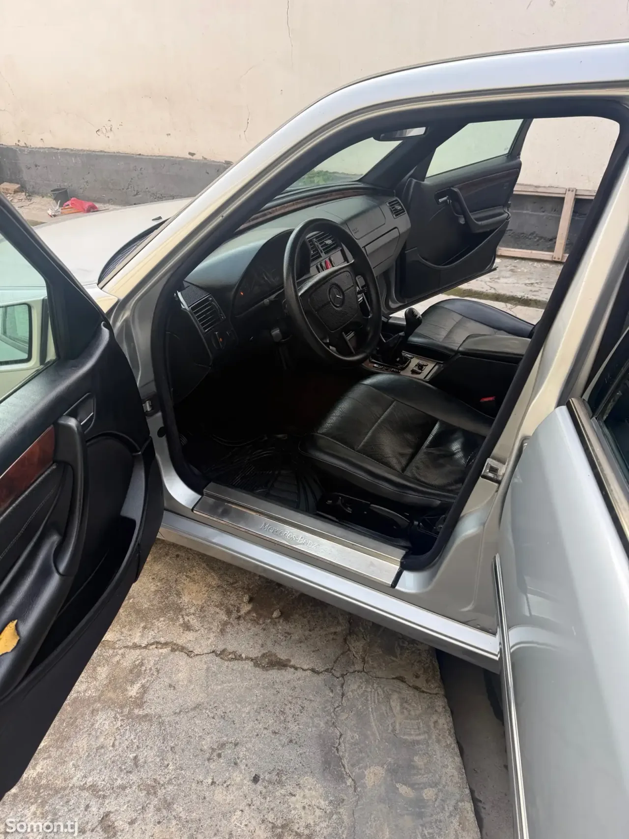 Mercedes-Benz C class 2000 · 2.3 MT