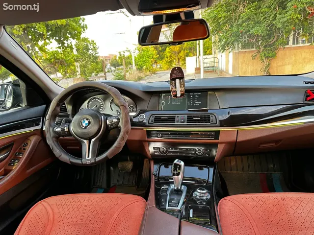 BMW 5 series 2012 · AT