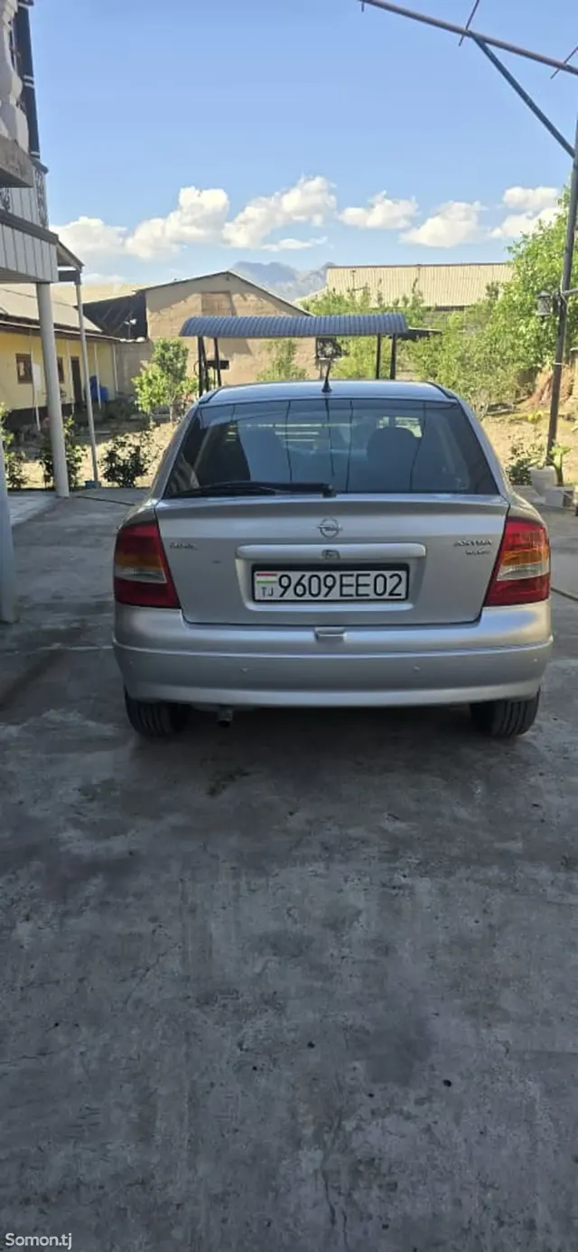 Opel Astra G 1999 · 1.6 MT