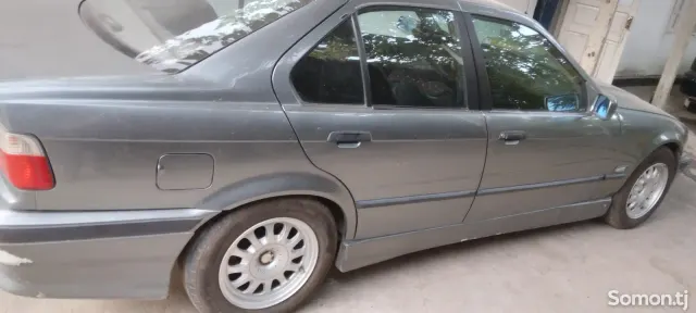 BMW 3 series 1992 · 2.4 AT