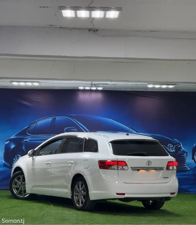 Toyota Avensis Verso 2014 · 2.0 AT