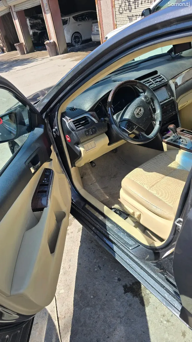 Toyota Camry 2015 · 2.5 AT