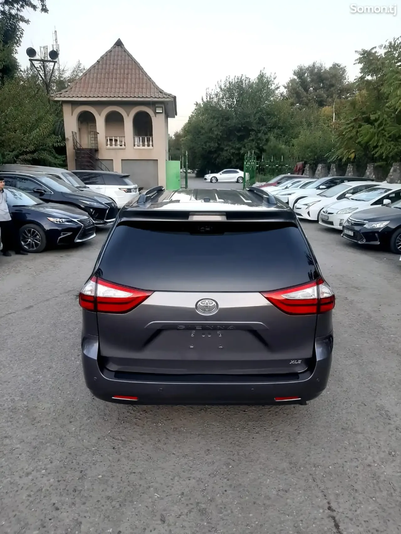 Toyota Sienna 2017 · 3.5 AT