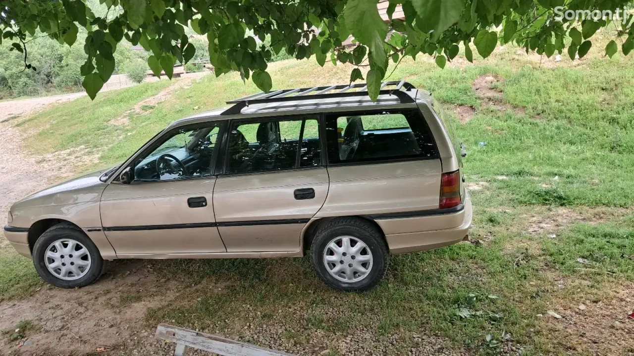 Opel Astra F 1998 · 1.6 MT