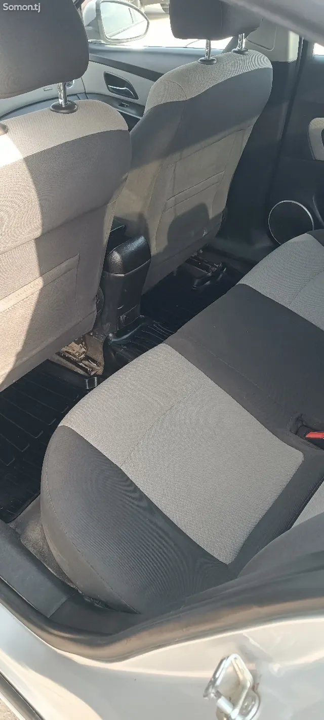 Chevrolet Cruze 2011 · 1.8 AT
