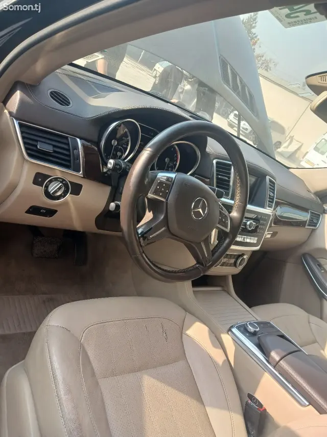 Mercedes-Benz GL class 2015 · 4.5 CVT