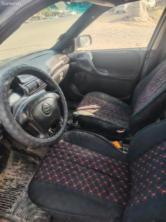 Opel Astra F 1997 · 1.6 MT