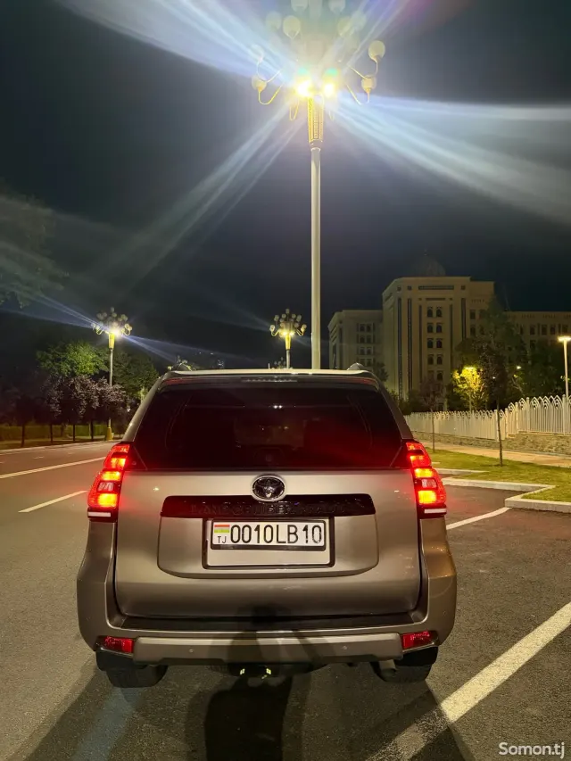 Toyota Land Cruiser Prado 2020 · 2.8 AT
