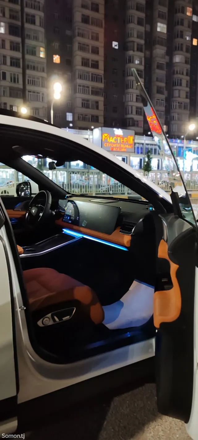 Xpeng G9 2025 · AT