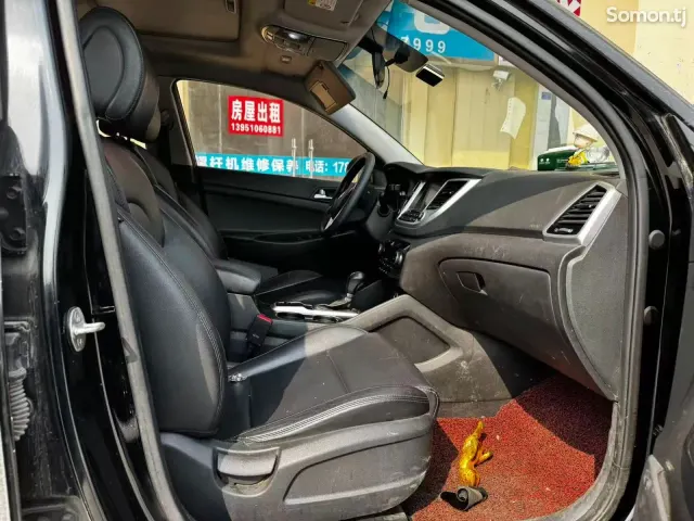 Hyundai Tucson 2015 · 1.6 AT