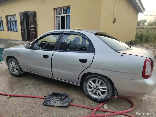 Daewoo Nubira 2001 · 1.6 MT
