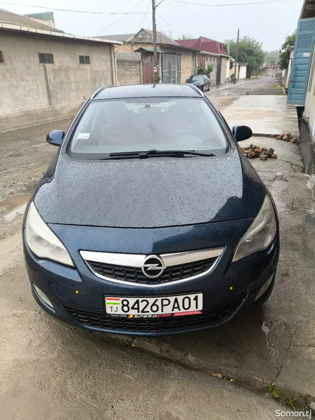 Opel Astra J 2012 · 1.4 MT