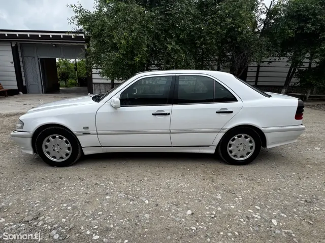 Mercedes-Benz C class 1999 · 2.2 AT