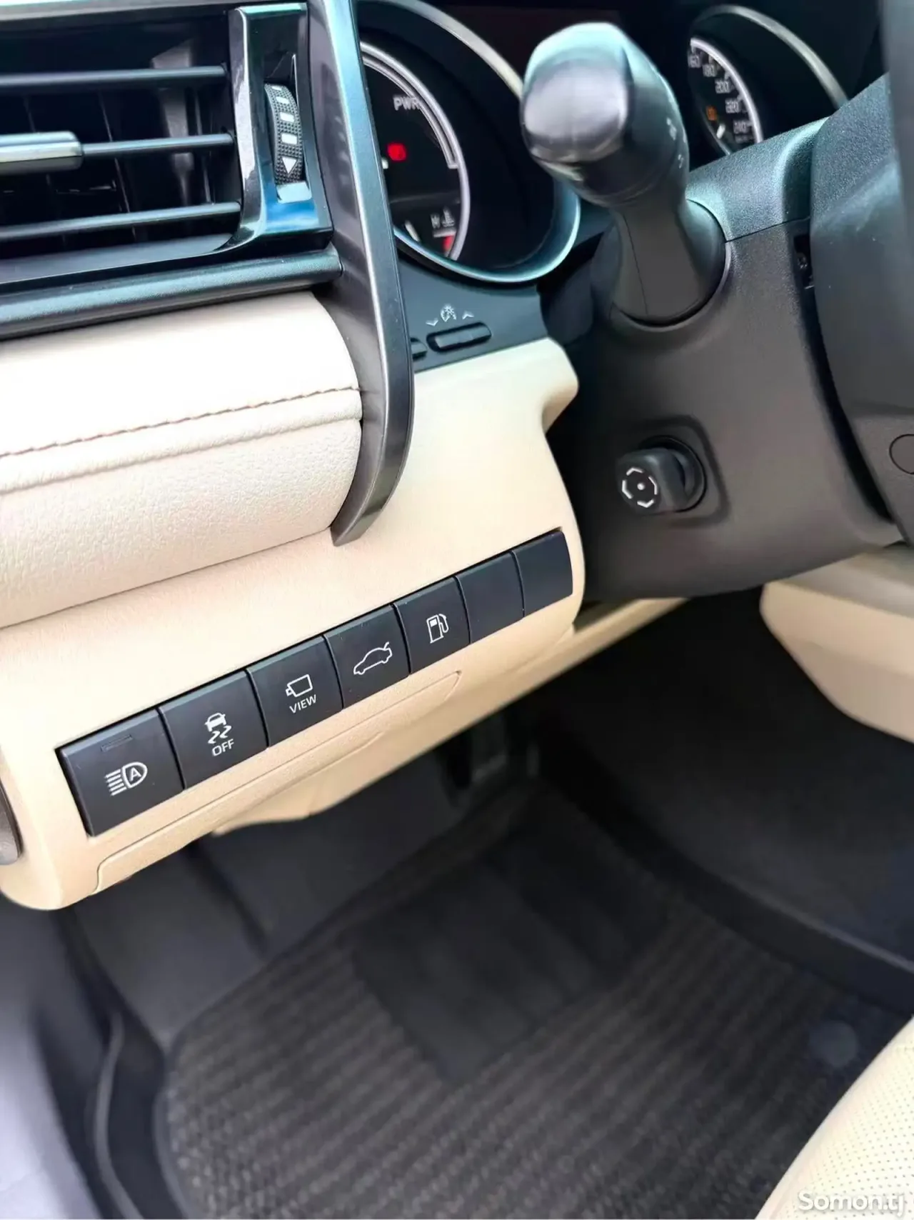 Toyota Camry 2018 · 2.5 AT