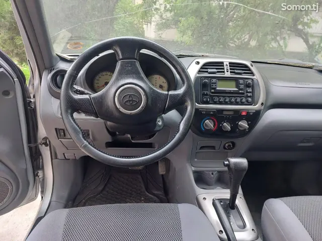 Toyota RAV 4 2002 · 2.4 AT