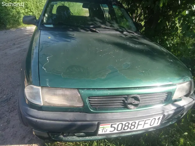 Opel Astra F 1996 · 1.6 MT