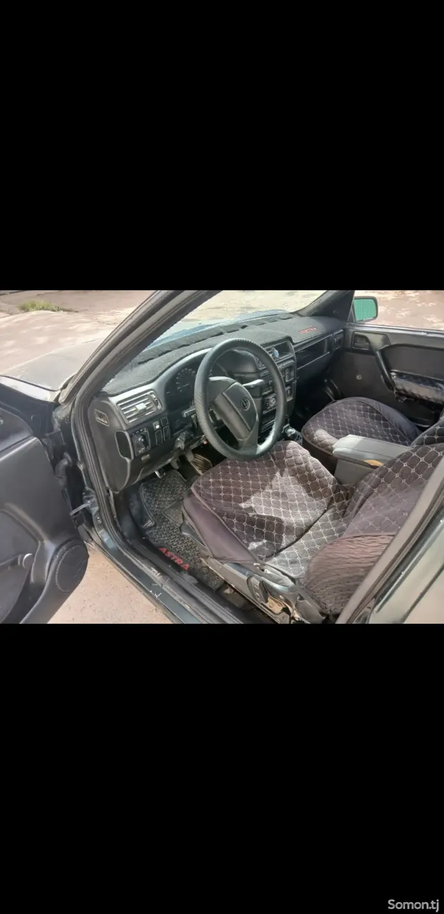 Opel Vectra A 1996 · 1.6 MT