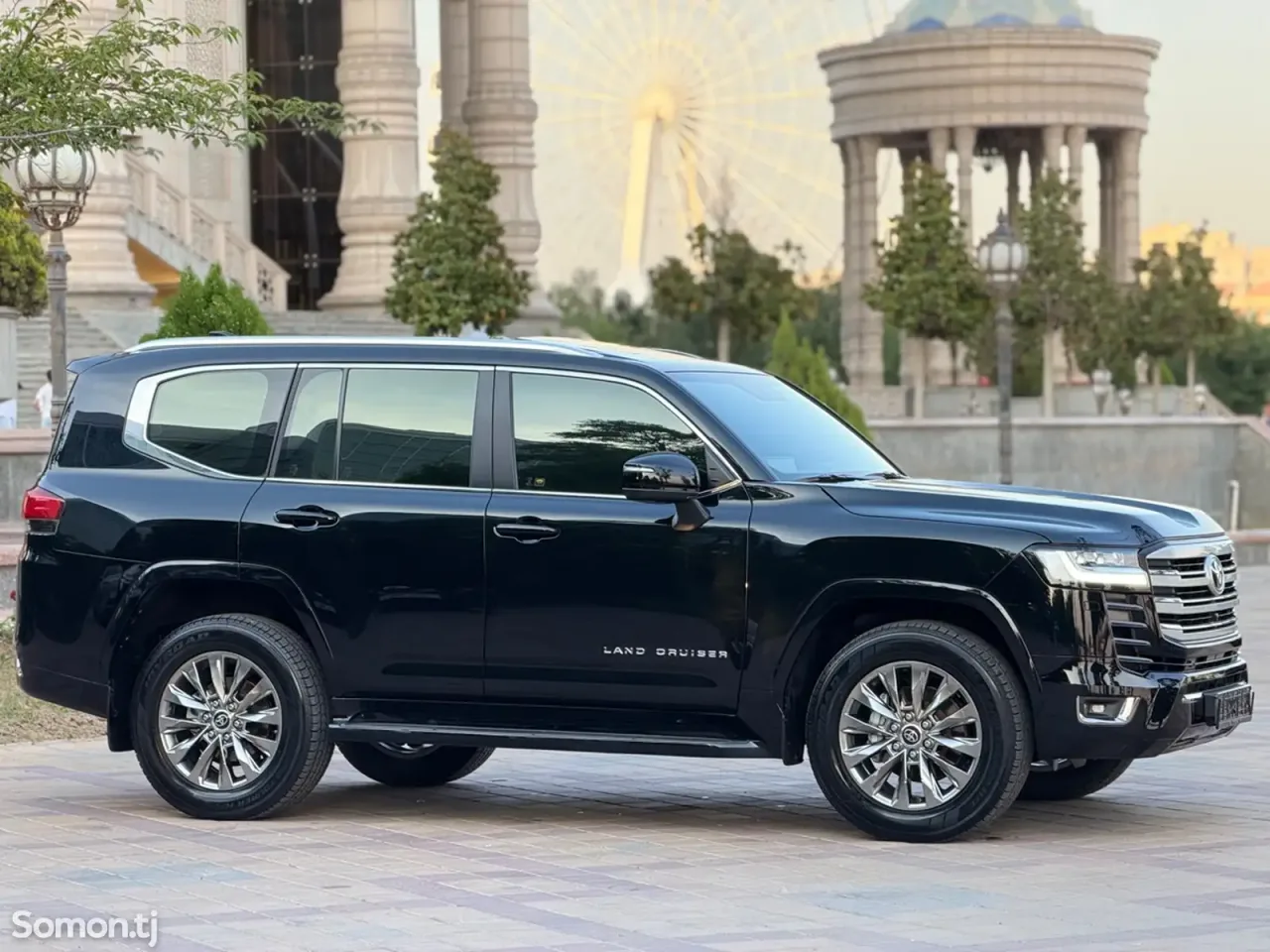 Toyota Land Cruiser 2025 · 3.5 AT