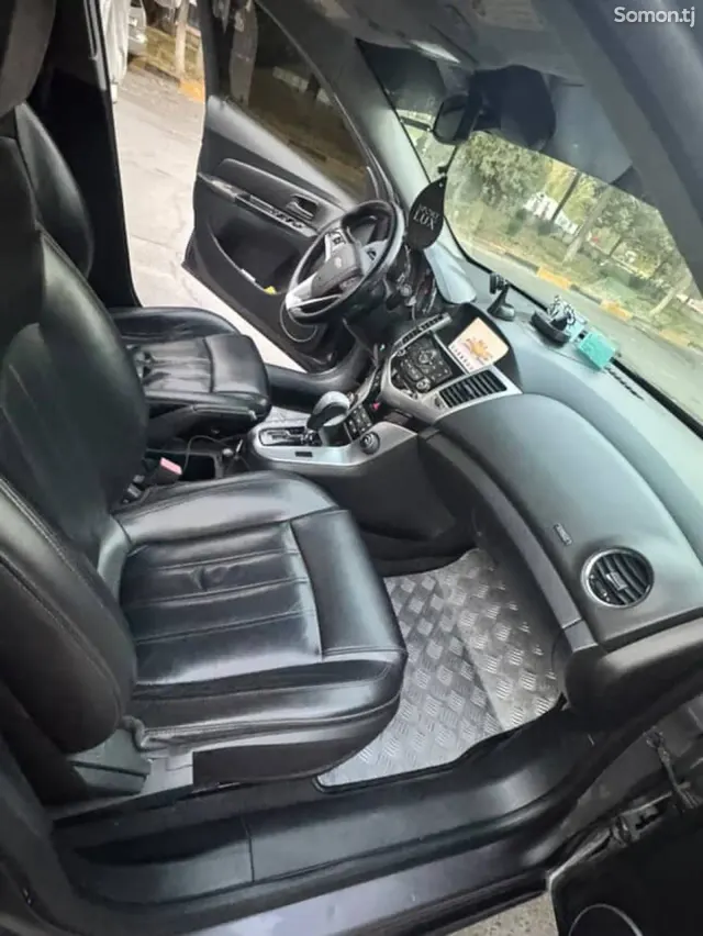 Chevrolet Cruze 2011 · 1.8 AT