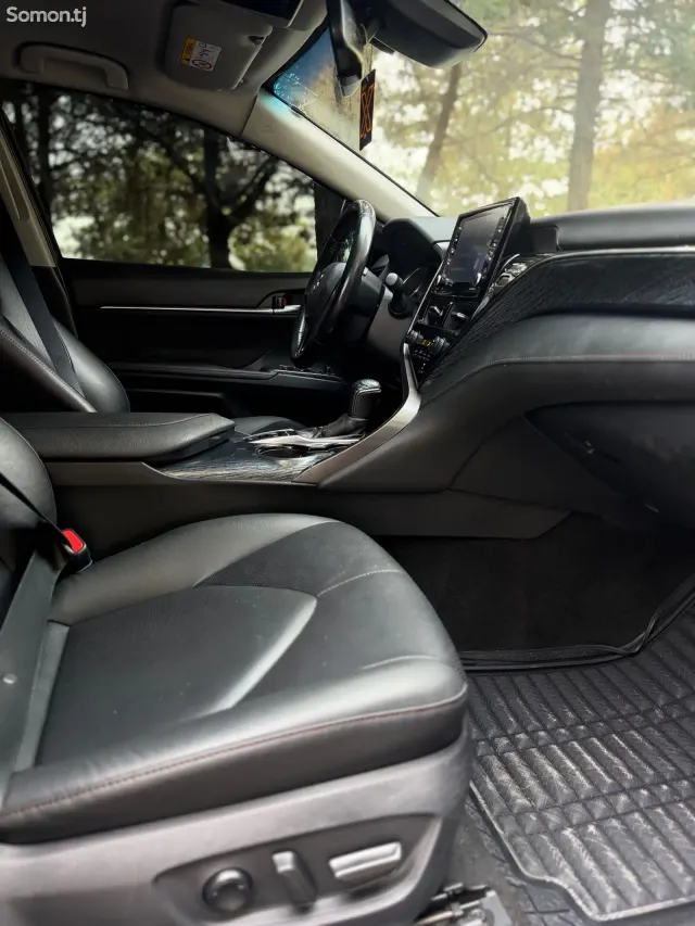 Toyota Camry 2019 · 2.5 AT