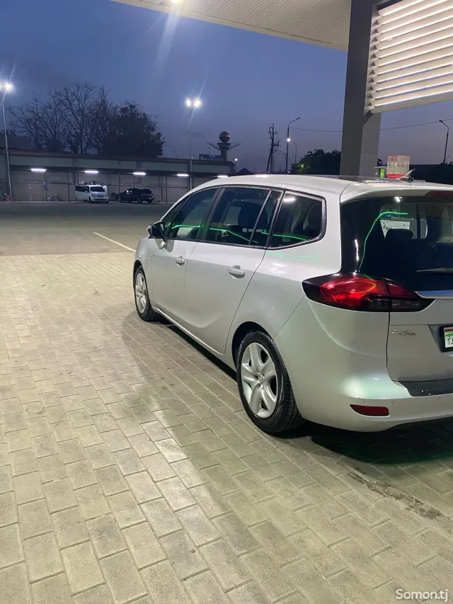 Opel Zafira 2014 · 1.6 MT