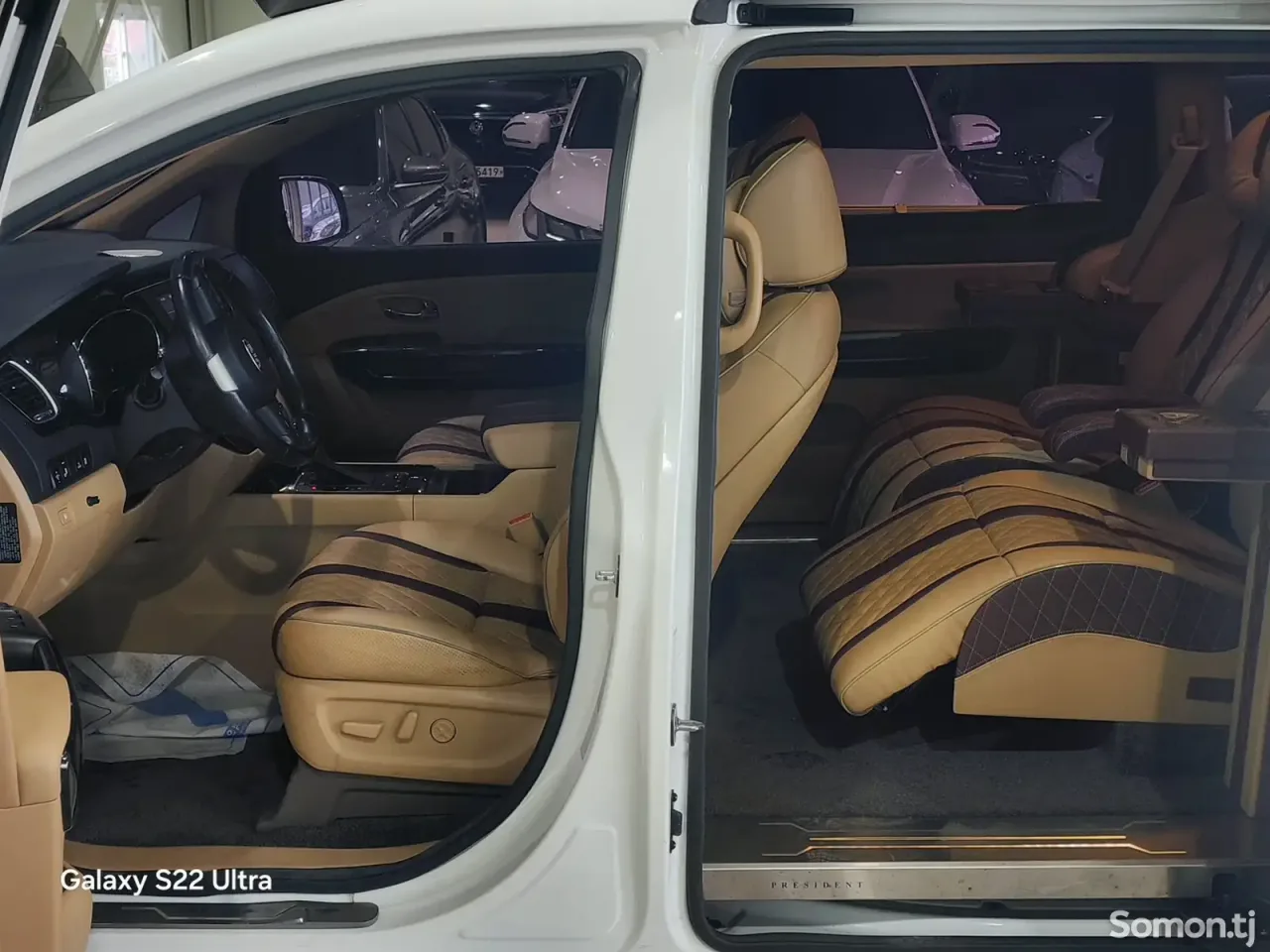Kia Carnival 2017 · 2.2 AT