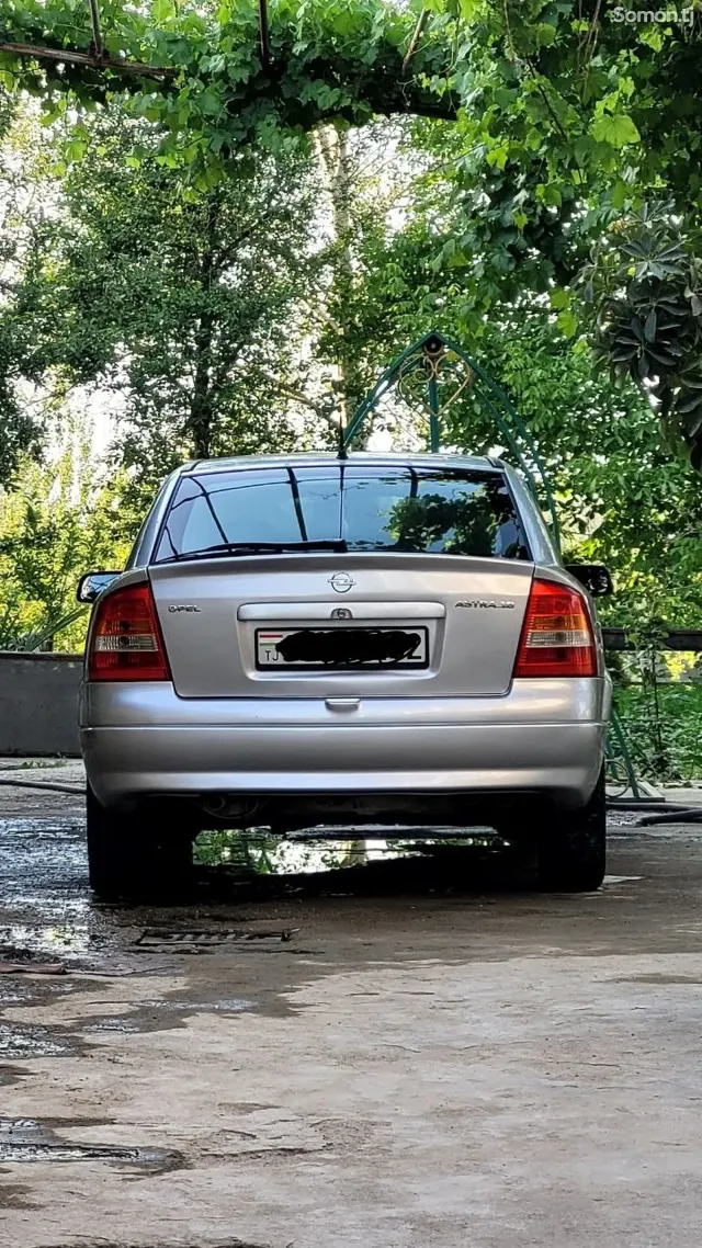 Opel Astra G 1999 · 1.6 MT